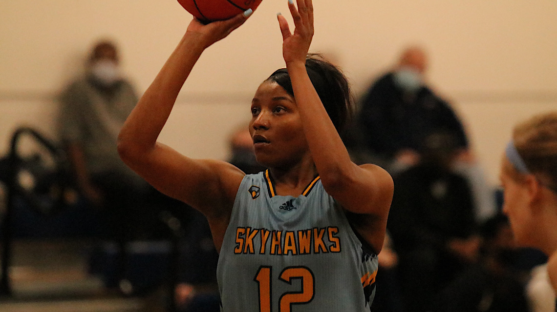 Women’s basketball falls to CIU on the road