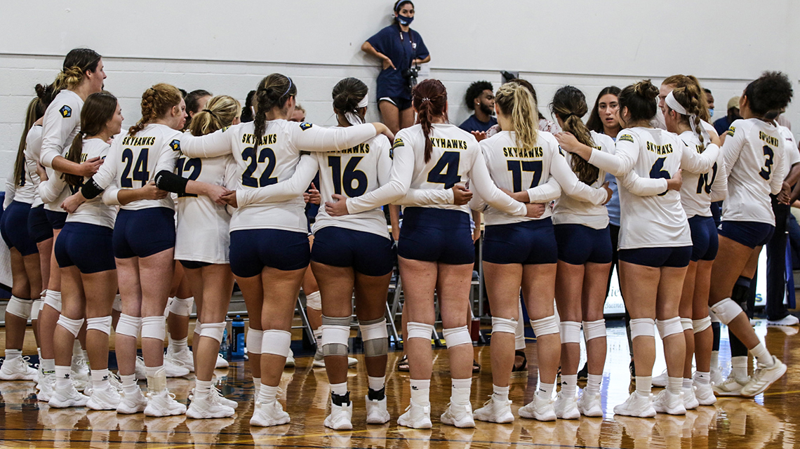 Volleyball splits AAC weekend road matches